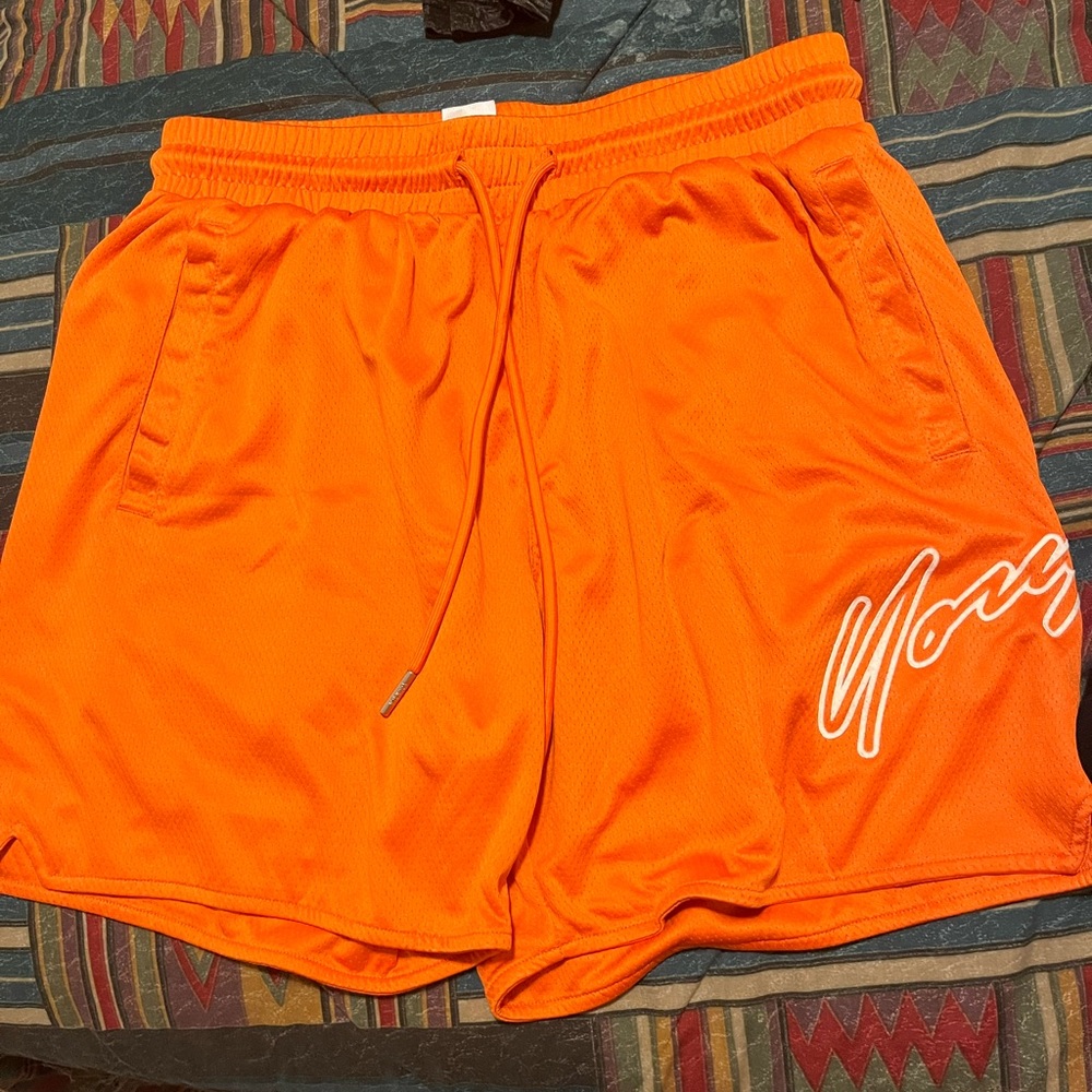 Size L young la shorts